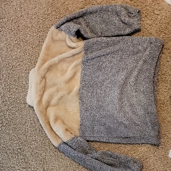 Fuzzy jacket - Picture 2 of 2